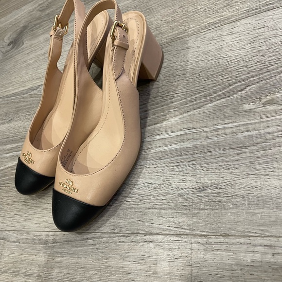 Coach Erica Slingback - Picture 2 of 5